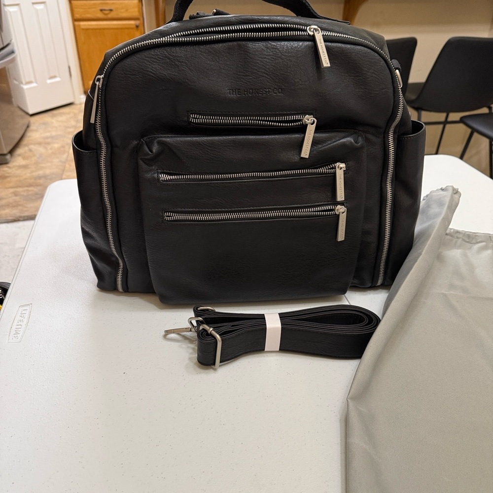 The Honest Company Black Men's Backpack